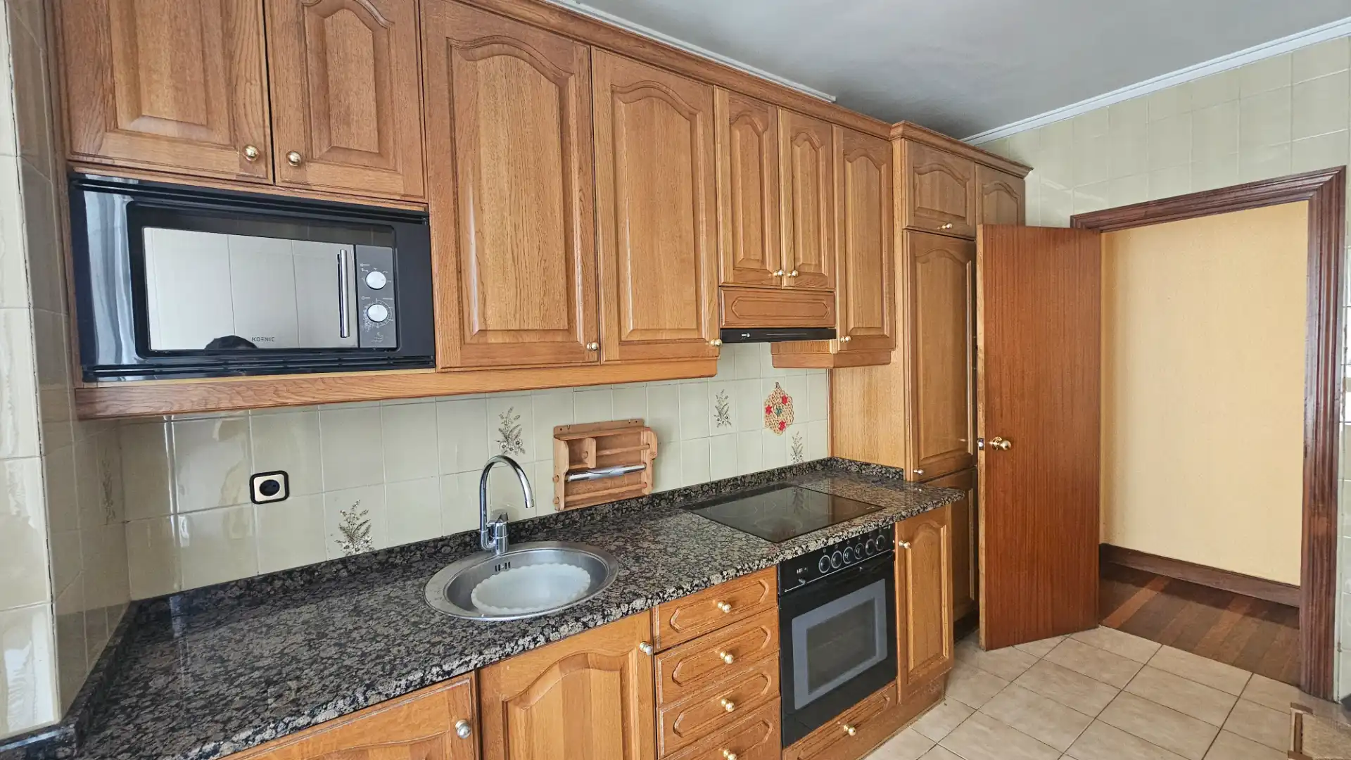 Kitchen of Flat for sale in Tolosa  with Heating, Furnished and Balcony