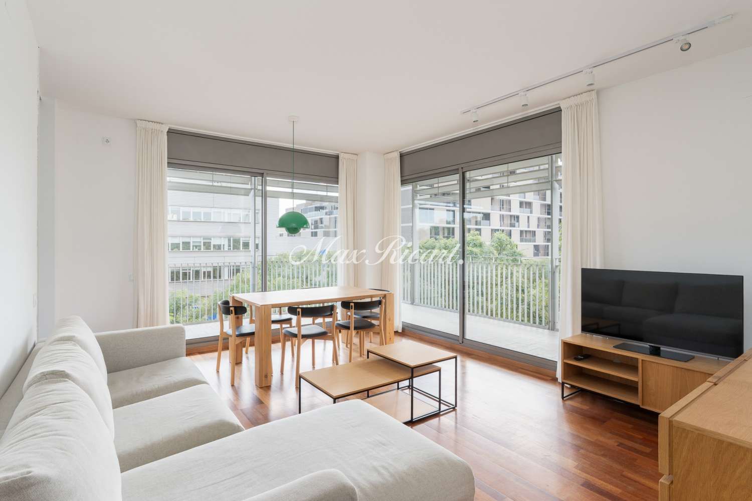 Exterior view of Flat to rent in L'Hospitalet de Llobregat  with Air Conditioner, Heating and Terrace