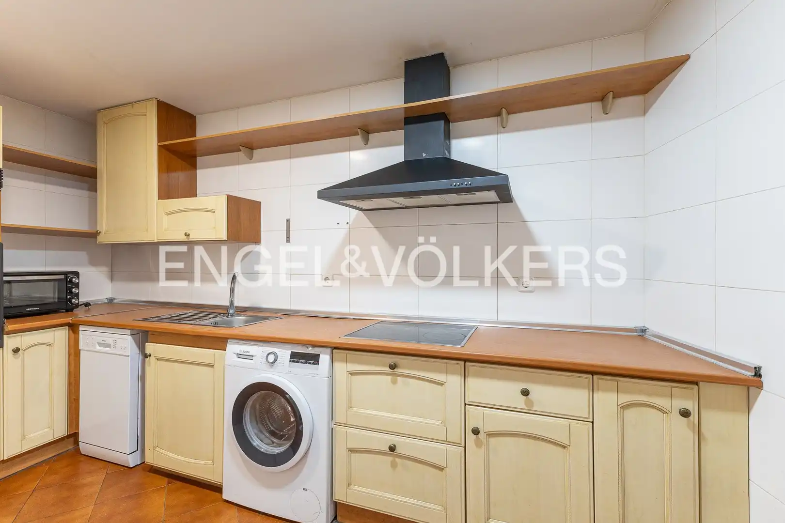 Küche von Wohnung zum Verkauf in Madrid mit Heizung, Abstellraum und Balkon