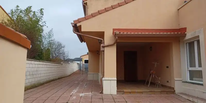 Vista exterior de Casa o chalet en venta en Renedo de Esgueva con Jardín privado