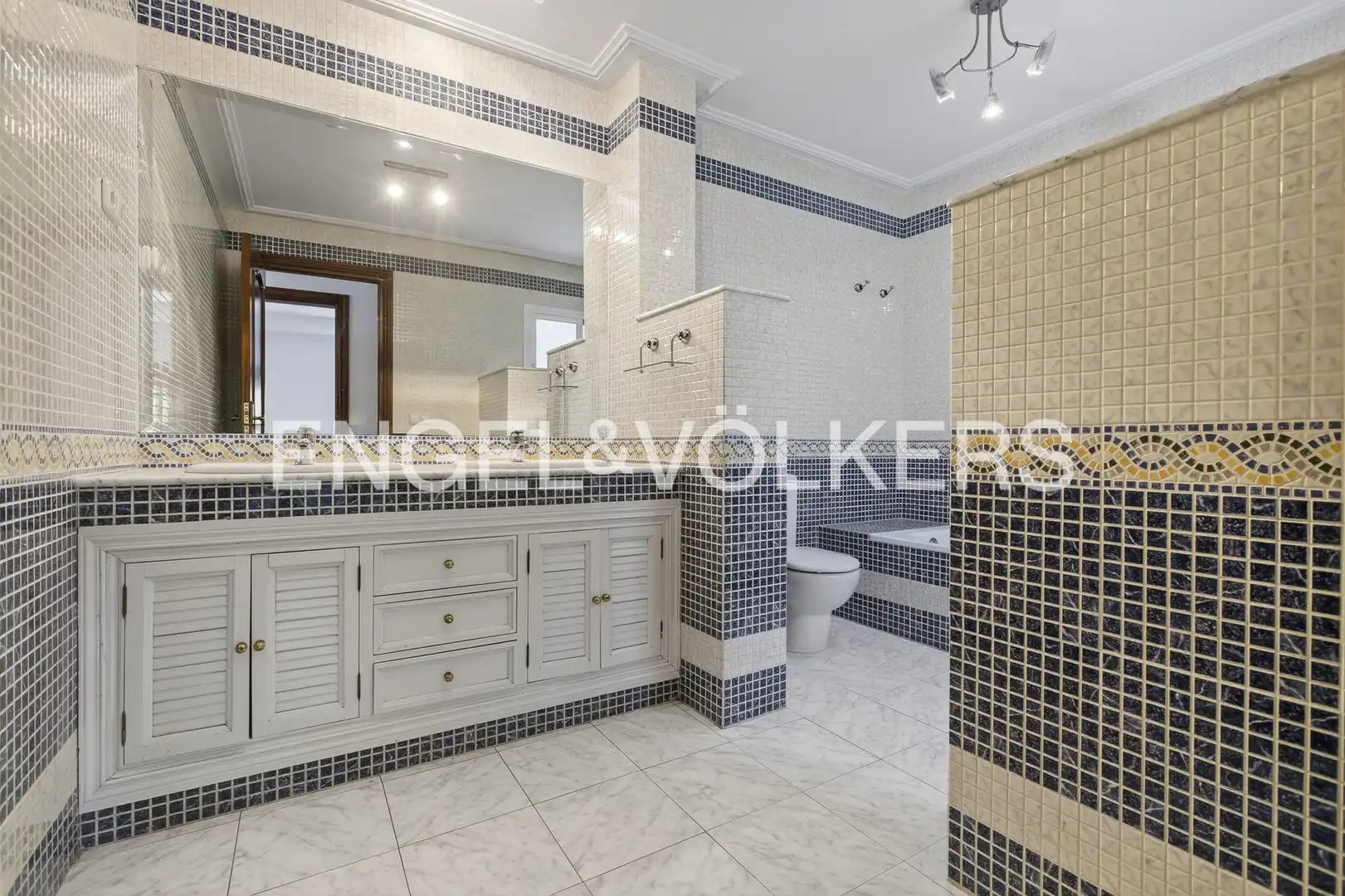 Bathroom of Houses for sale in Osuna  with Air Conditioner and Heating
