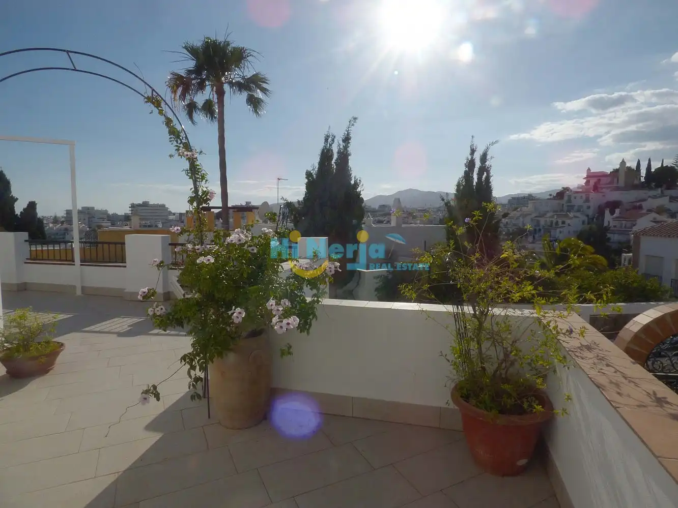 Vista exterior de Àtic en venda en Nerja amb Terrassa