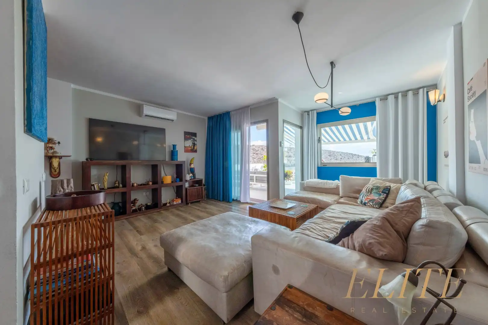 Wohnzimmer von Einfamilien-Reihenhaus zum Verkauf in Mogán mit Klimaanlage, Heizung und Terrasse