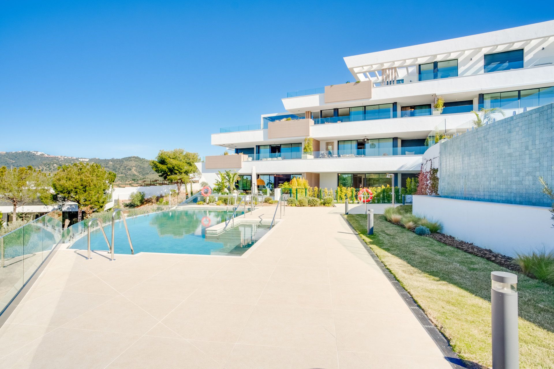 Exterior view of Planta baja for sale in Marbella  with Air Conditioner, Private garden and Terrace