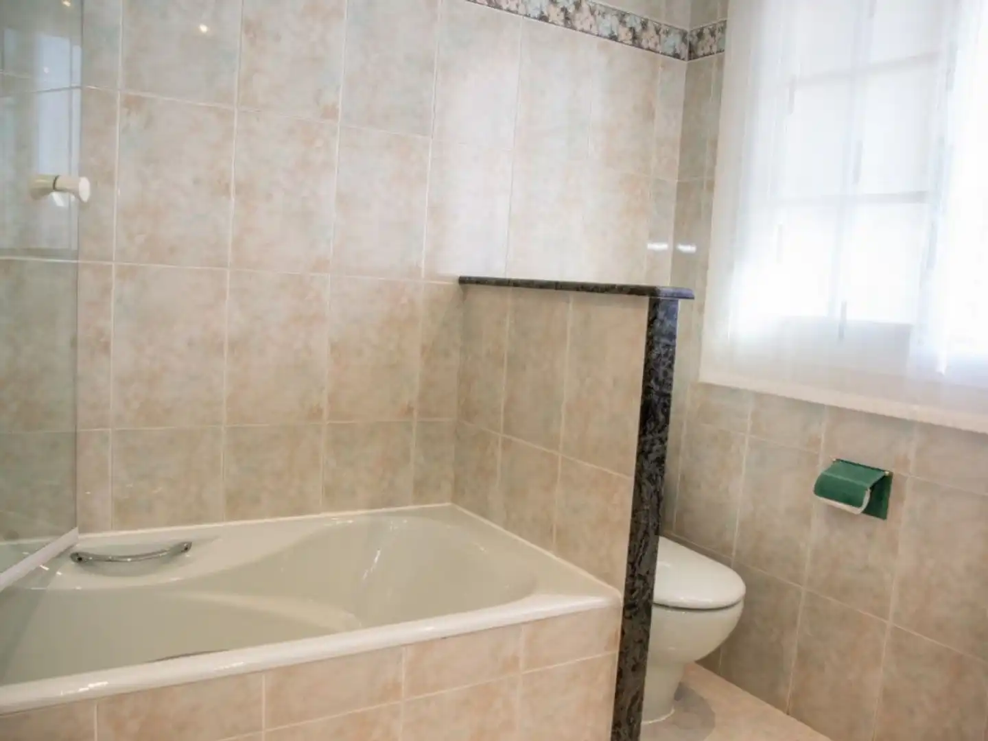 Baño de Casa adosada en venta en Cuarte de Huerva con Aire acondicionado, Calefacción y Jardín privado