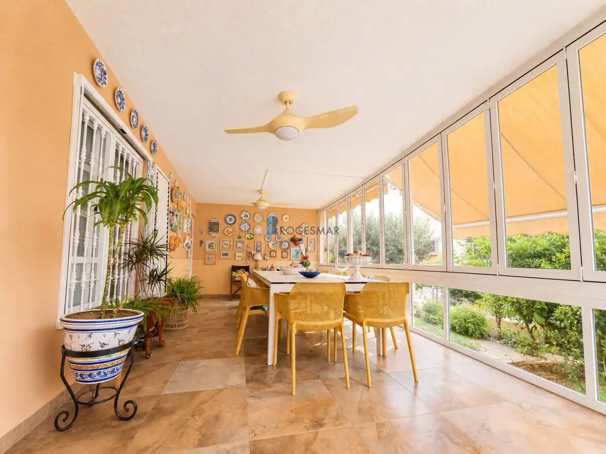 Menjador de Casa o xalet en venda en Benicasim / Benicàssim amb Aire condicionat, Jardí privat i Terrassa
