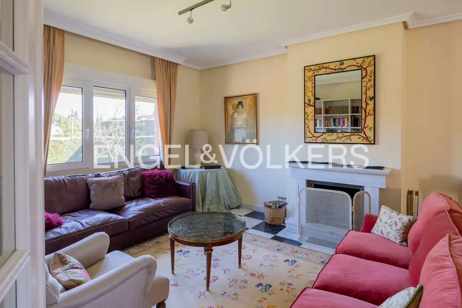 Sala d'estar de Casa o xalet en venda en Boadilla del Monte amb Aire condicionat, Calefacció i Jardí privat
