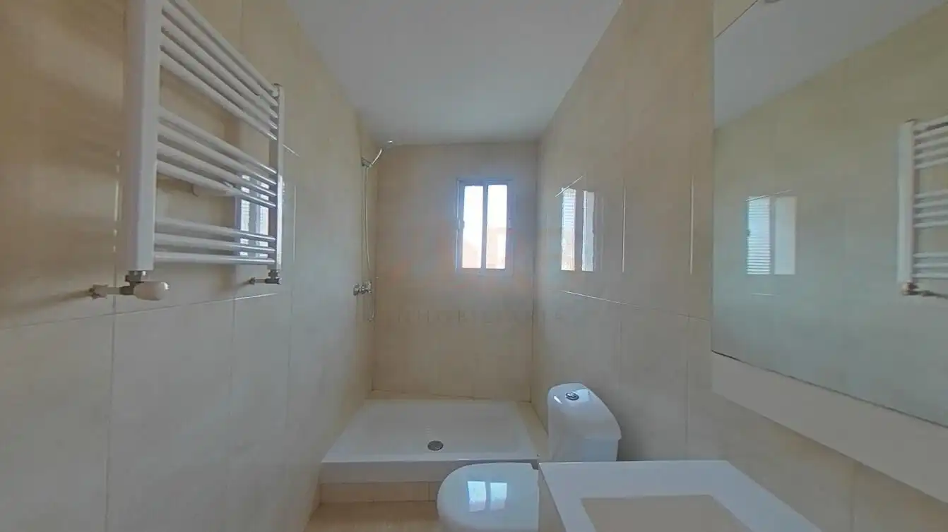 Bany de Àtic en venda en Castelldefels amb Terrassa