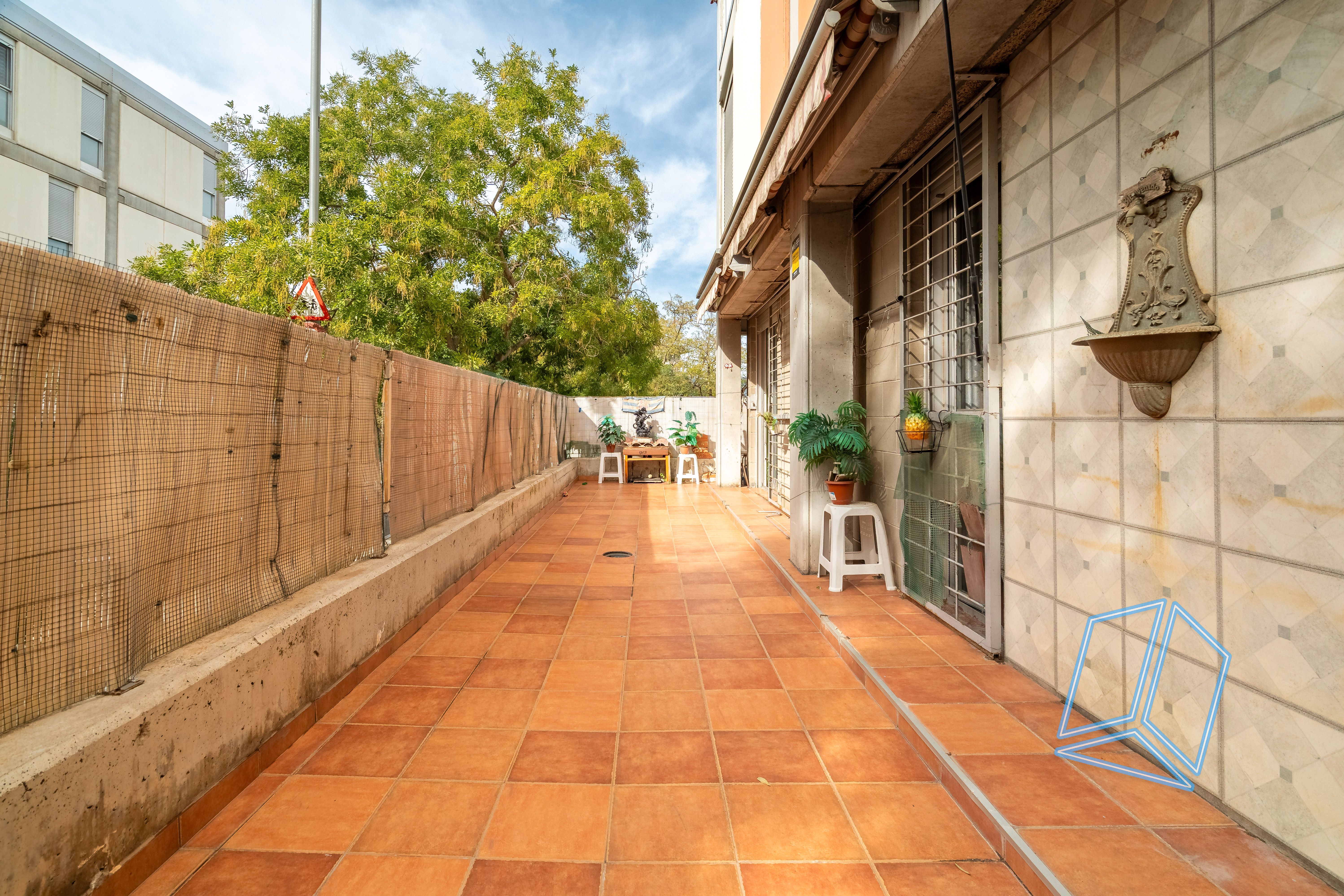 Exterior view of Planta baja for sale in  Barcelona Capital  with Heating and Terrace