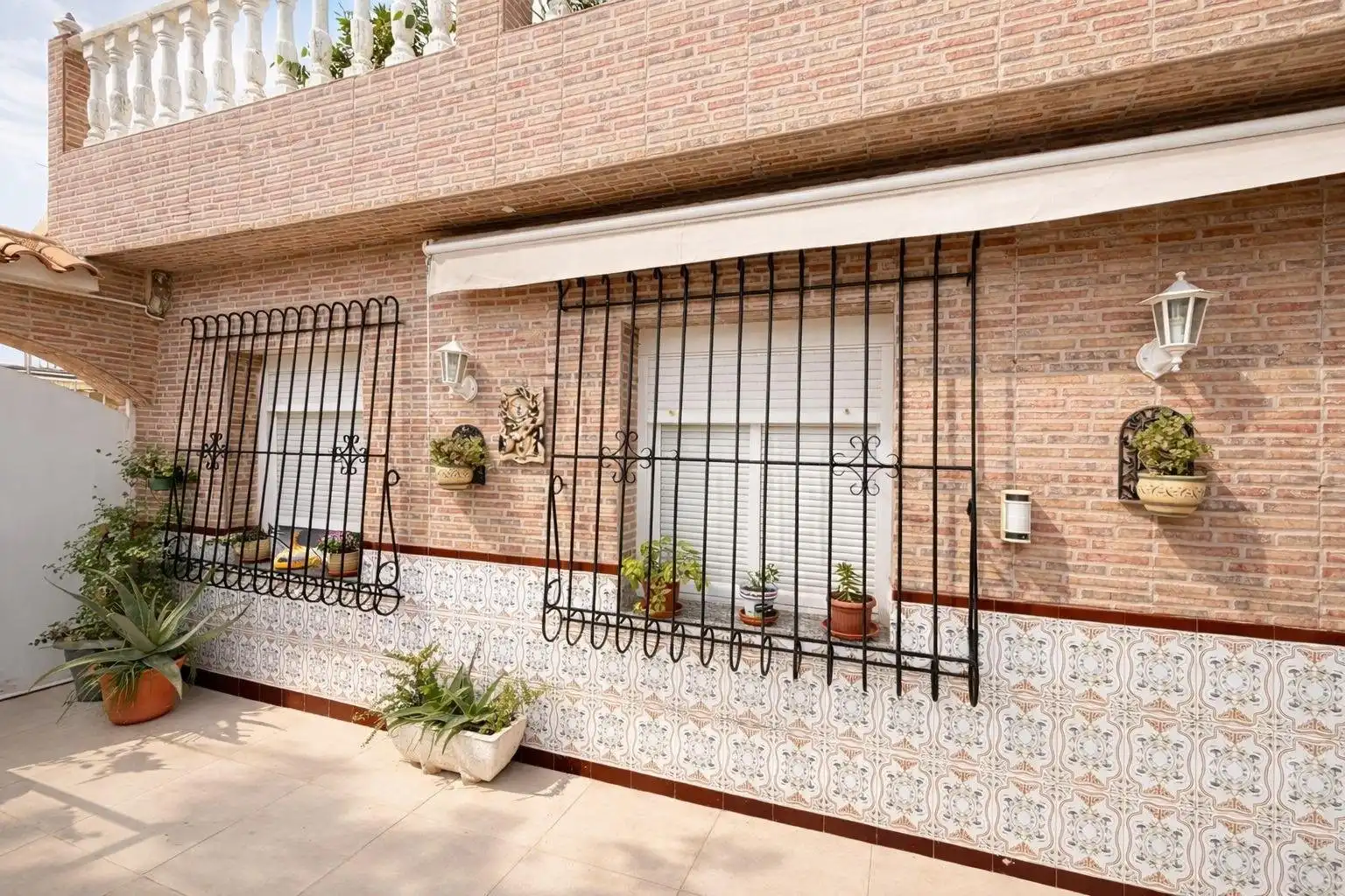 Vista exterior de Casa o chalet en venta en San Pedro del Pinatar con Aire acondicionado, Jardín privado y Terraza