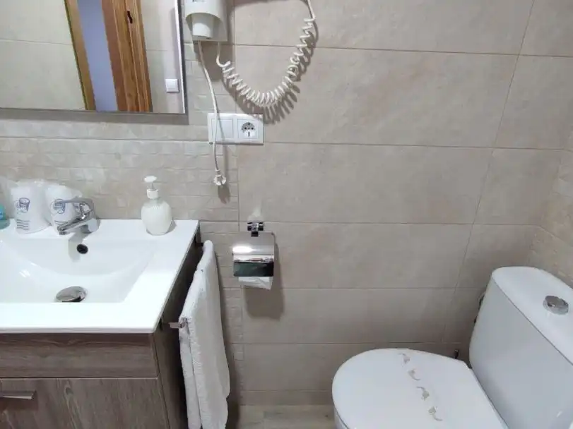 Bathroom of Houses for sale in Cazorla  with Air Conditioner, Terrace and Balcony