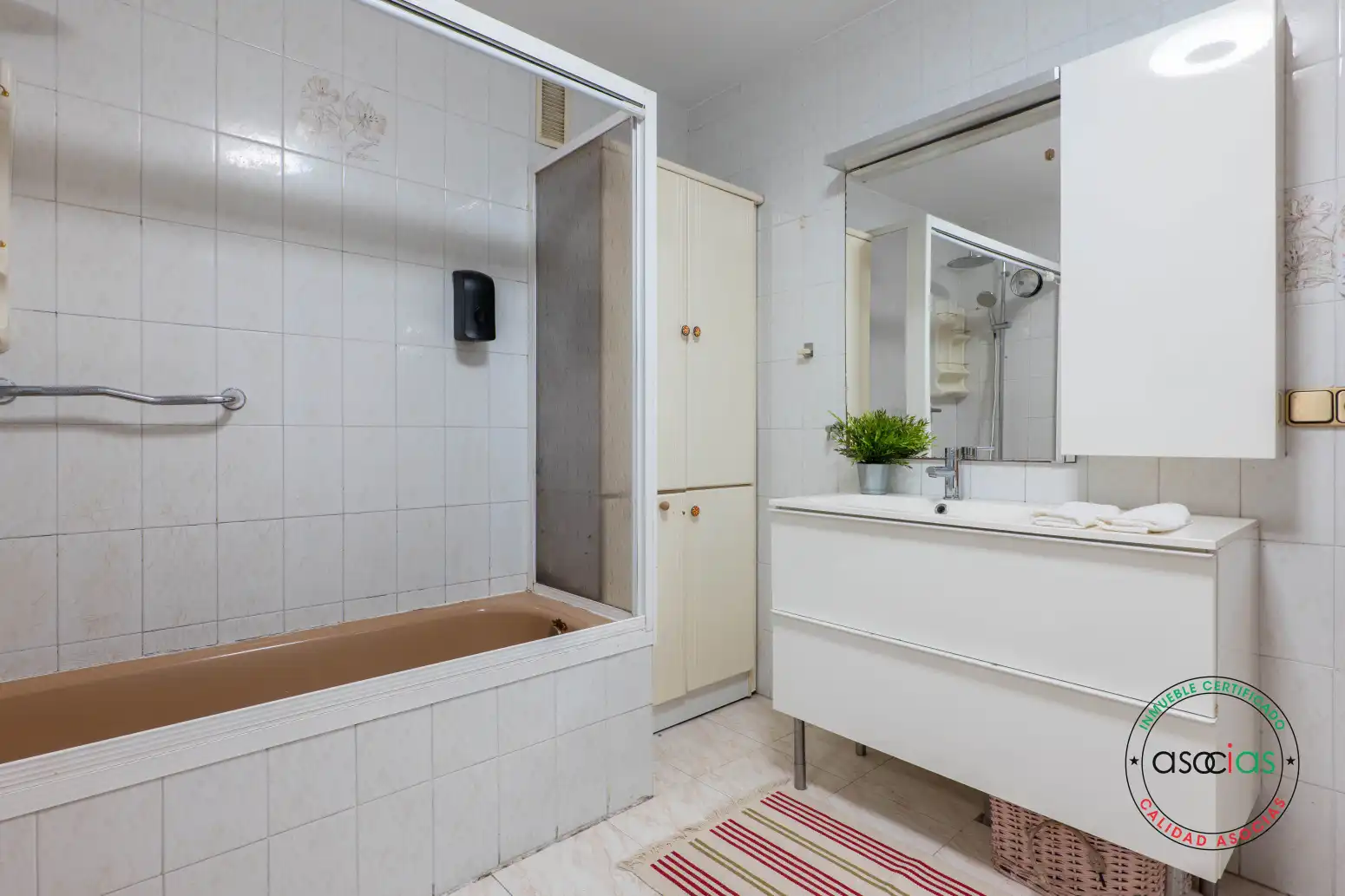 Badezimmer von Wohnung zum Verkauf in Gijón  mit Heizung, Parkett und Abstellraum