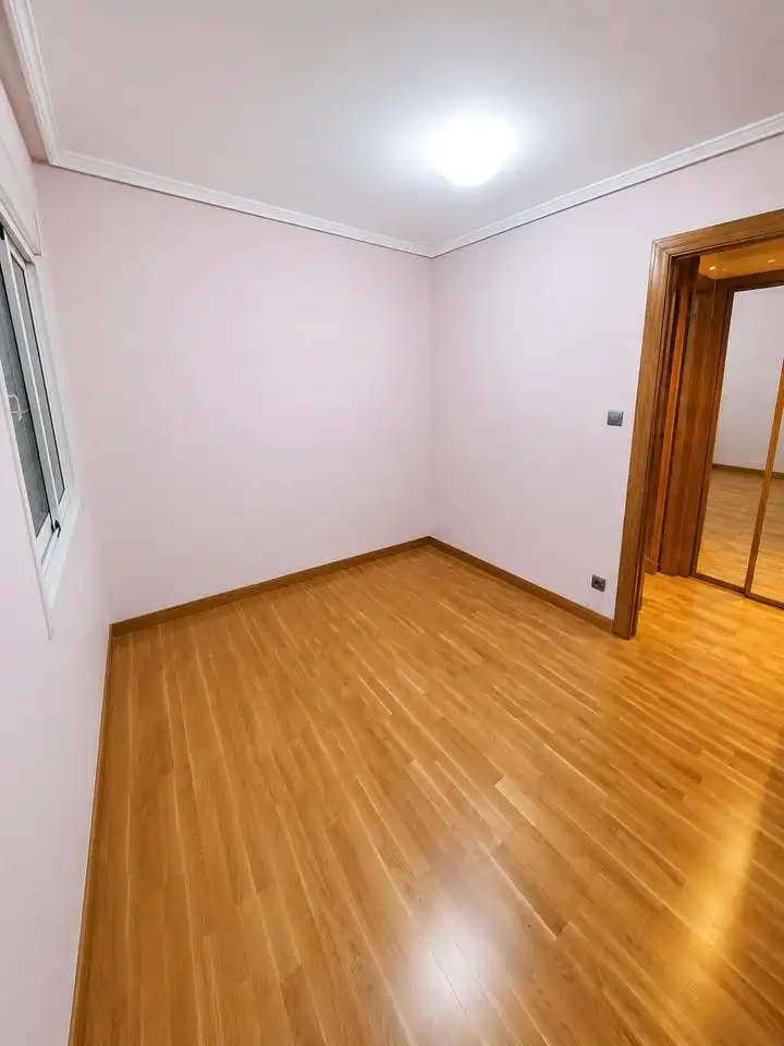 Wohnung zum Verkauf in Zaragoza mit Klimaanlage, Heizung und Parkett