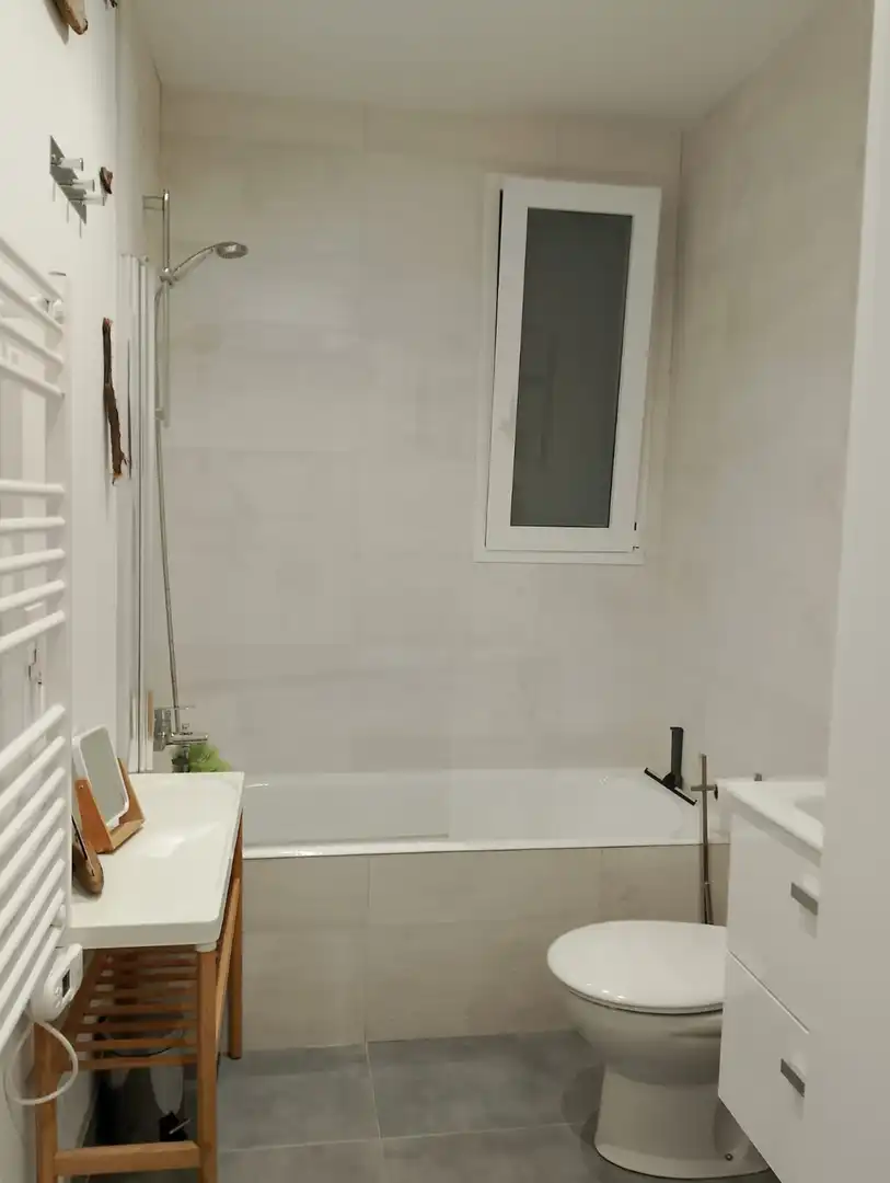 Baño de Piso de alquiler en Donostia - San Sebastián  con Calefacción y Balcón