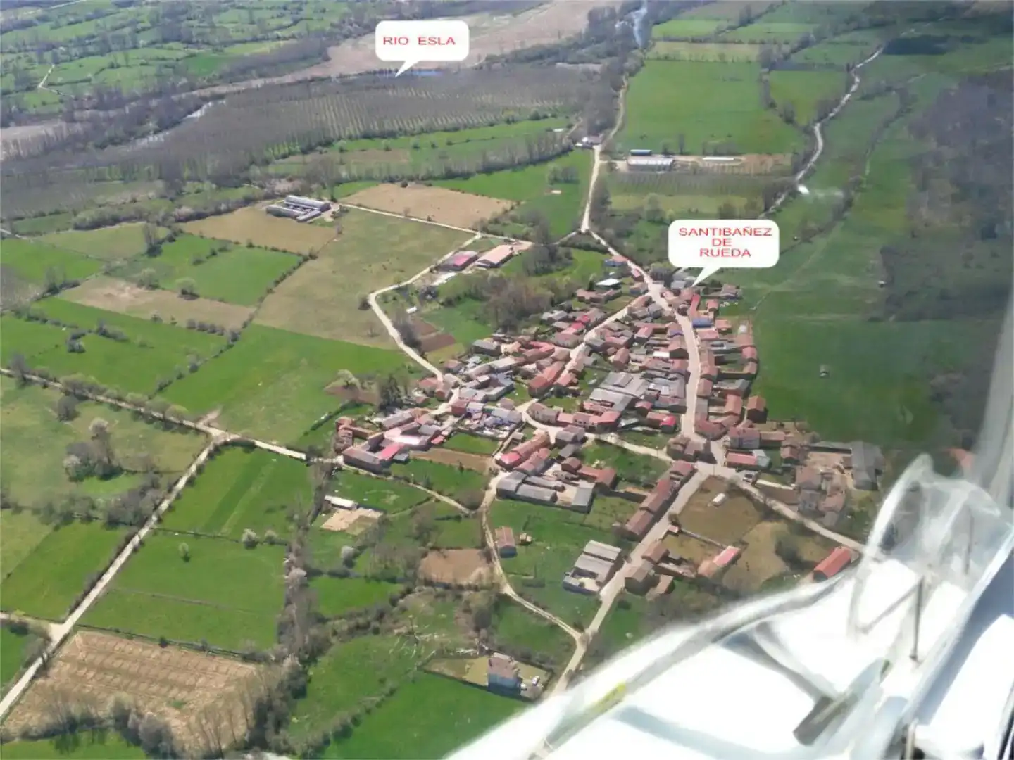 Vista exterior de Pis en venda en Cistierna amb Jardí privat, Parquet i Traster