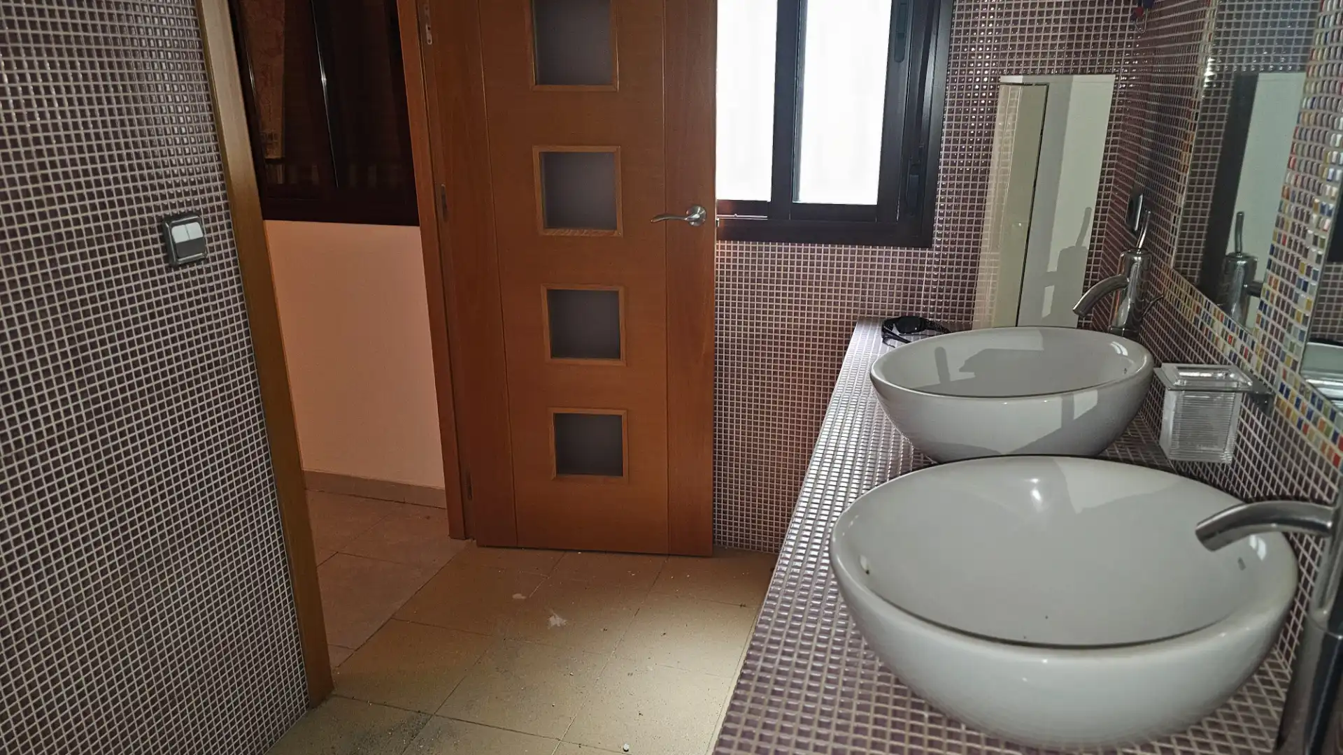Bathroom of Flat for sale in La Algaba  with Air Conditioner, Terrace and Storage room