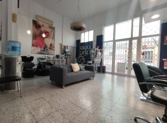 Local comercial en Alquiler en Calle Juan de Mariana en César Casariego - Santa Clara - Nuevo Obrero