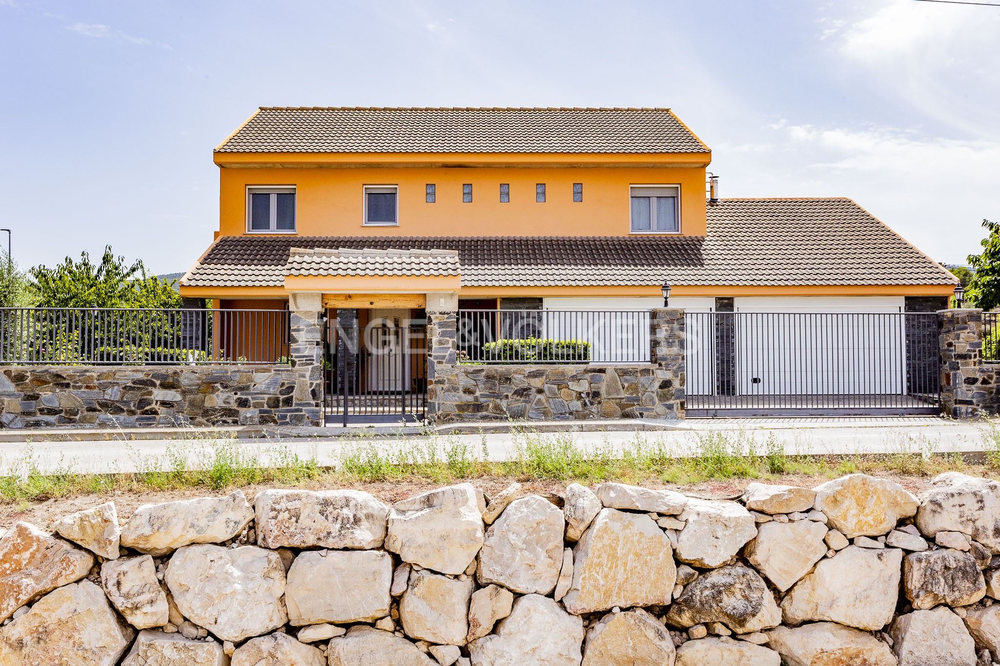 Exterior view of House or chalet for sale in La Llacuna  with Air Conditioner, Heating and Private garden