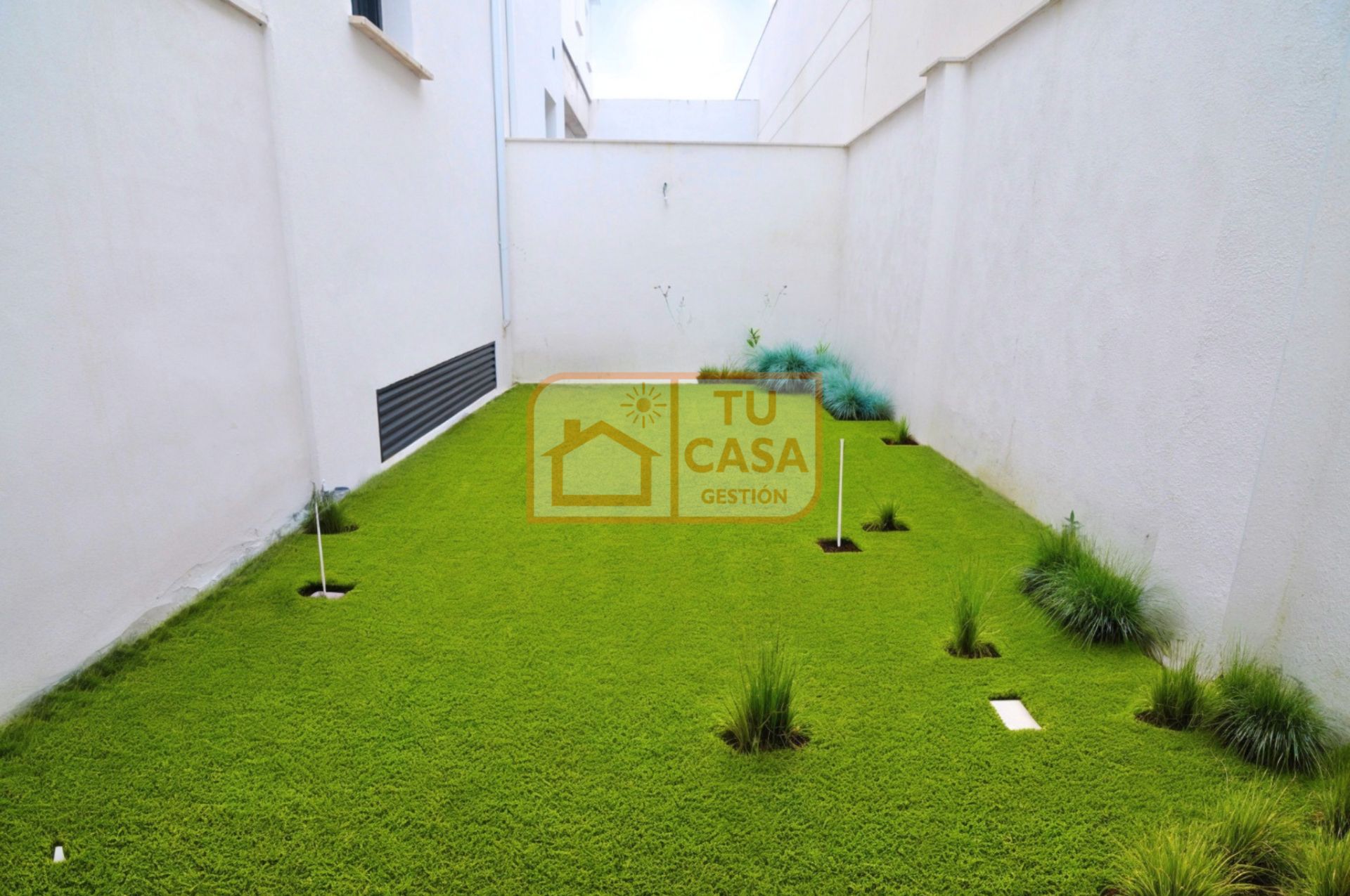 Jardí de Casa adosada en venda en Cáceres Capital amb Aire condicionat, Calefacció i Jardí privat