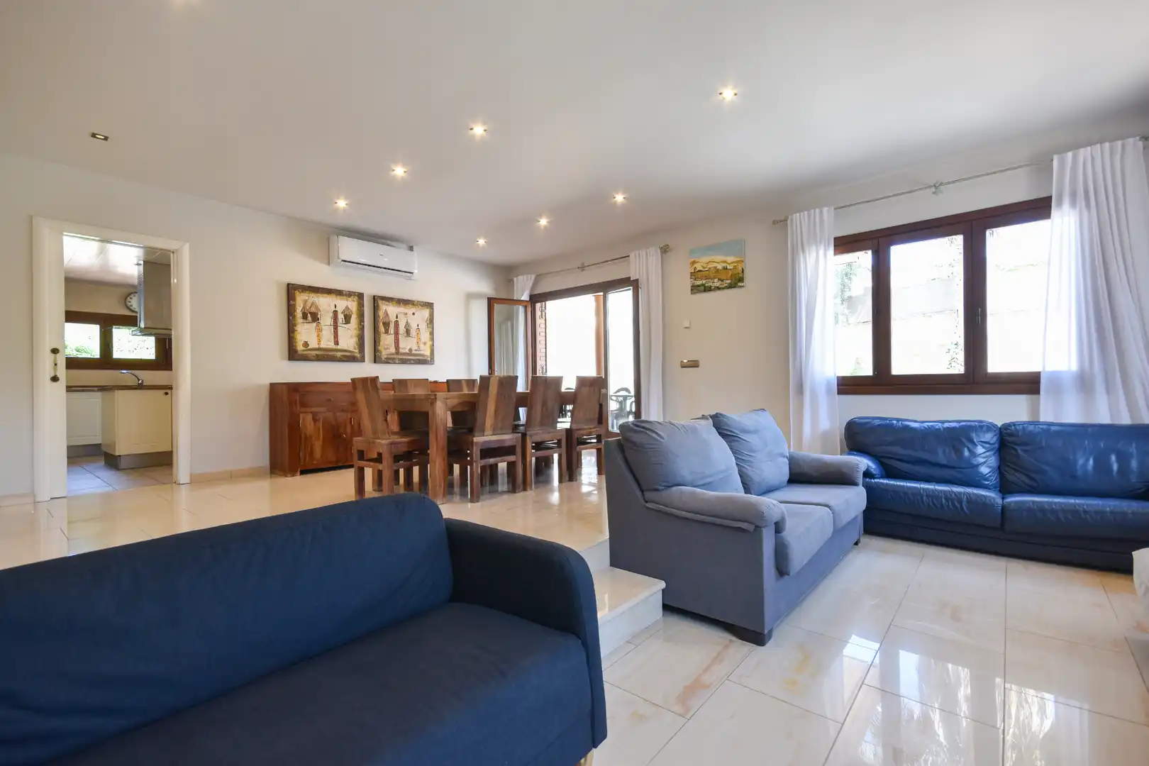 Sala d'estar de Casa o xalet en venda en Cubelles amb Aire condicionat, Calefacció i Jardí privat