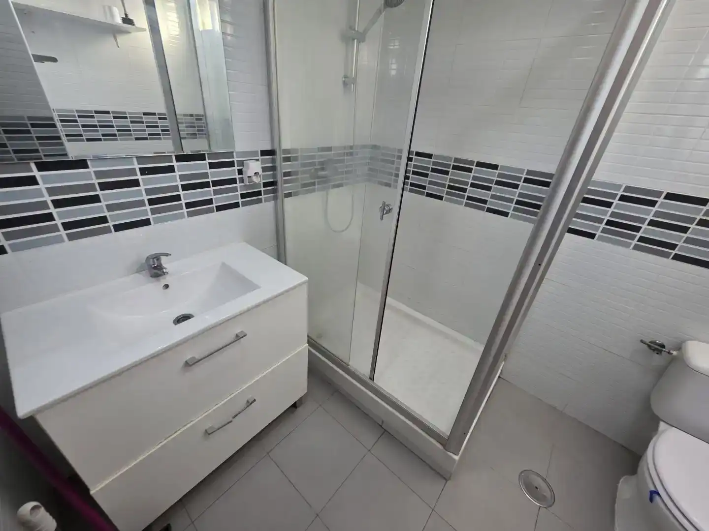 Badezimmer von Wohnung zur Miete in Torremolinos mit Klimaanlage und Schwimmbad