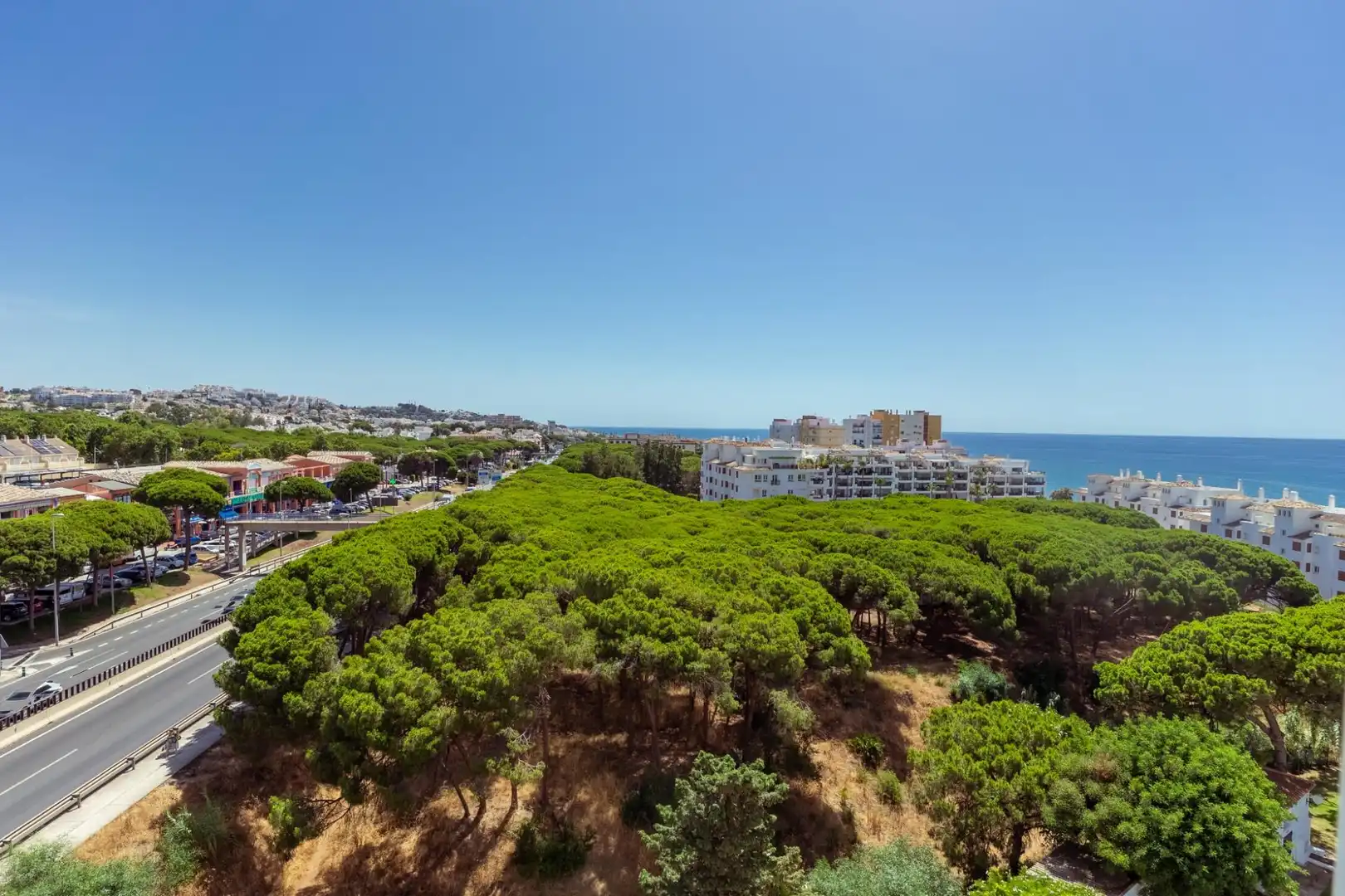 Vista exterior de Estudi en venda en Marbella amb Aire condicionat, Jardí privat i Moblat