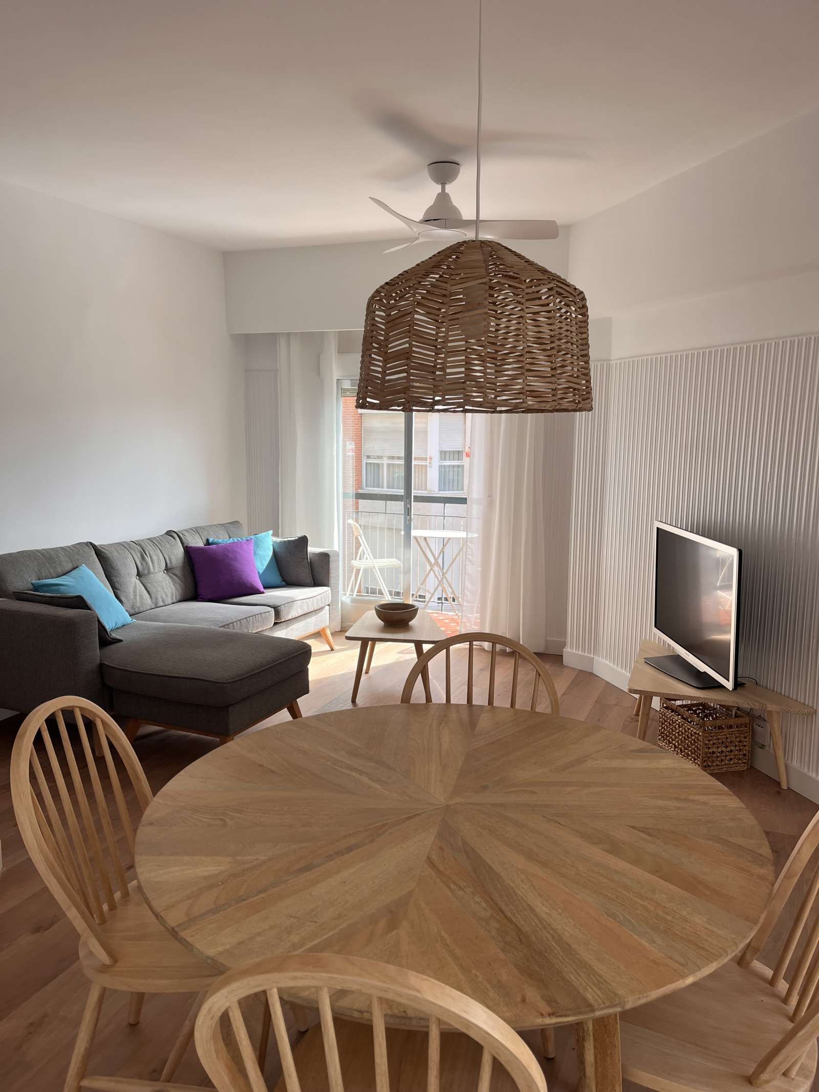 Living room of Apartment for share in  Madrid Capital  with Air Conditioner, Terrace and Furnished