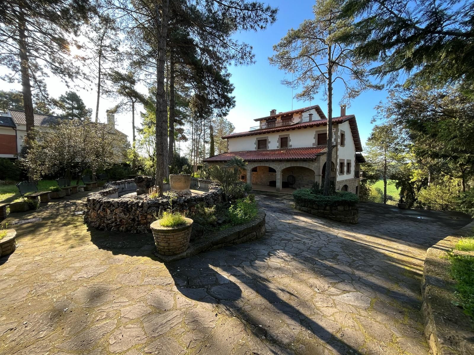 Vista exterior de Casa o xalet en venda en Olius amb Calefacció, Jardí privat i Piscina
