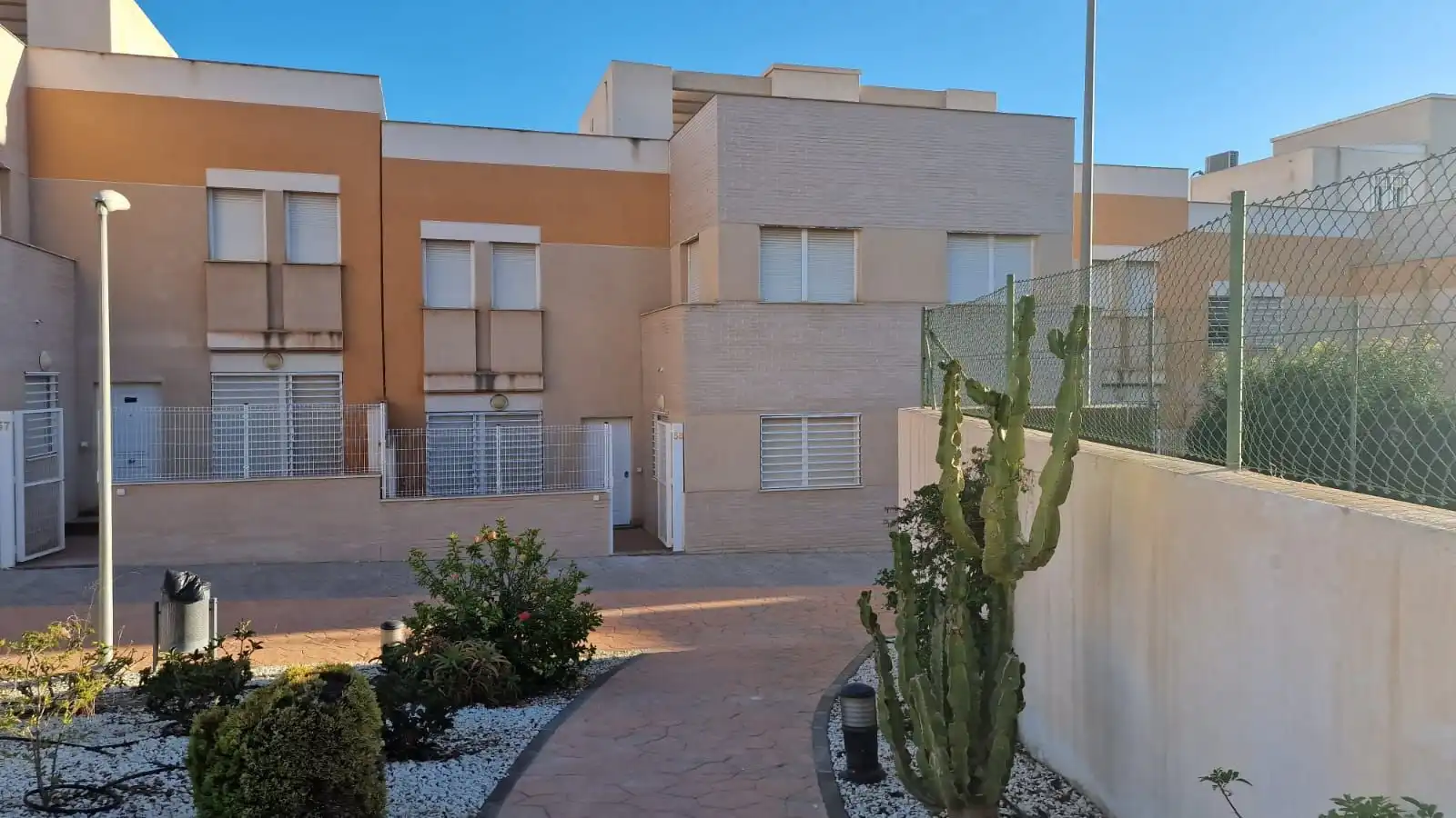 Vista exterior de Casa o chalet en venta en Almería con Aire acondicionado y Piscina comunitaria