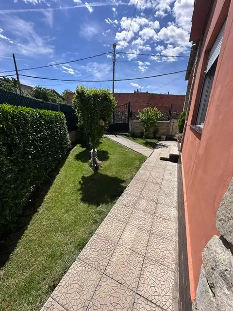 Jardí de Casa o xalet en venda en Lagunilla del Jubera amb Calefacció, Jardí privat i Traster