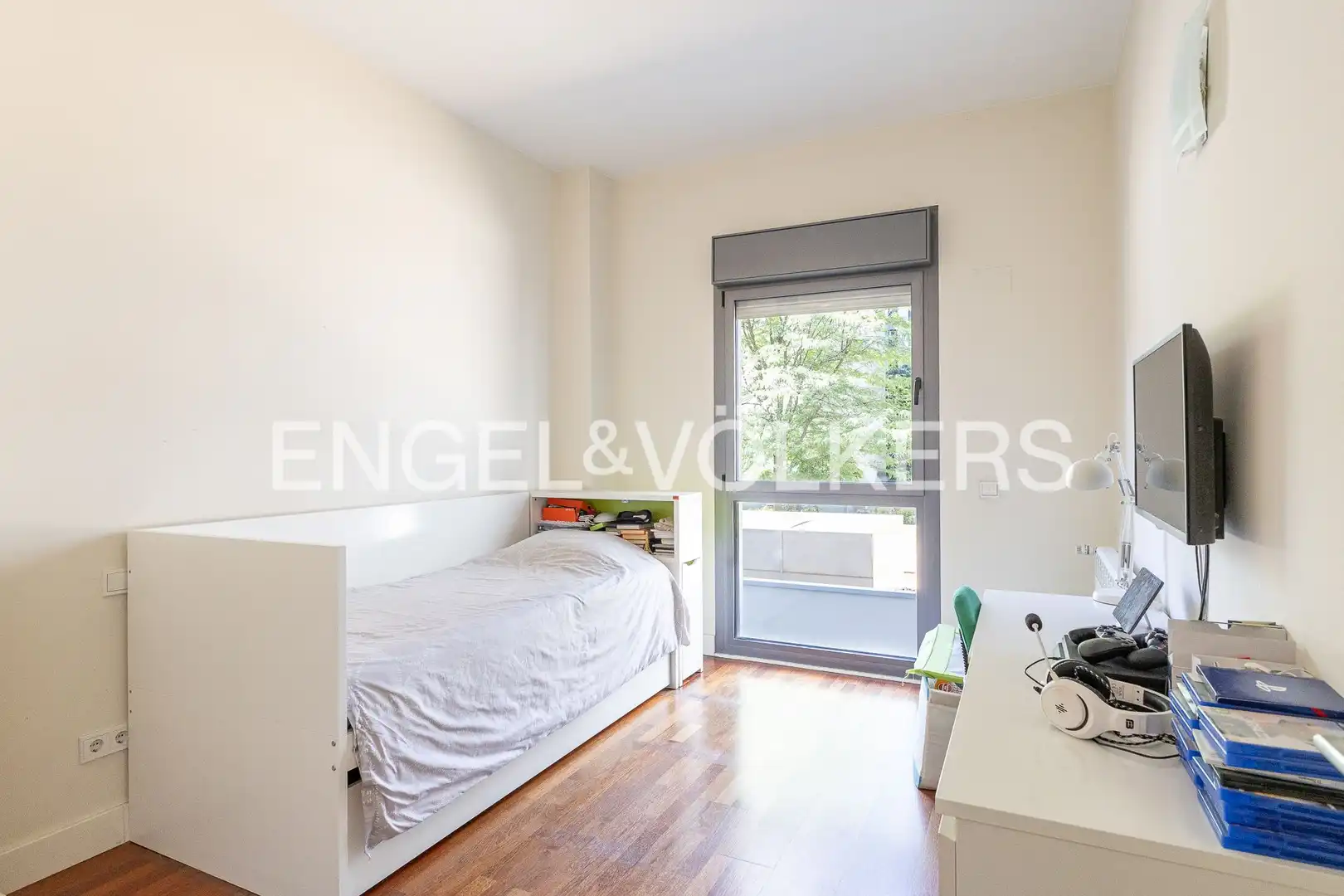 Habitación de Apartamento en venta en Madrid con Aire acondicionado, Calefacción y Jardín privado