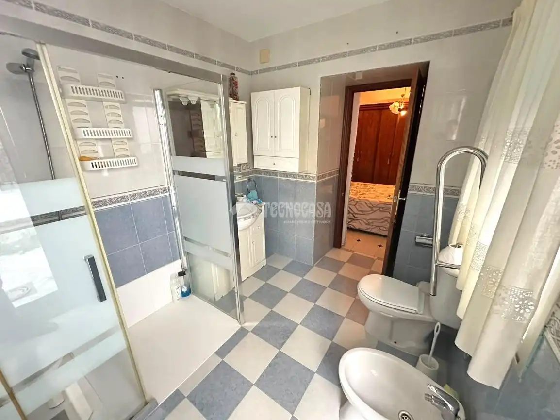 Bathroom of Houses for sale in Jódar, Jaén