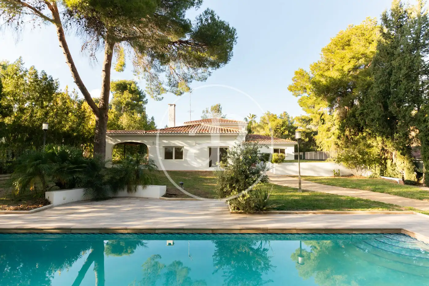 Vista exterior de Casa o xalet en venda en Chiva amb Aire condicionat, Calefacció i Jardí privat