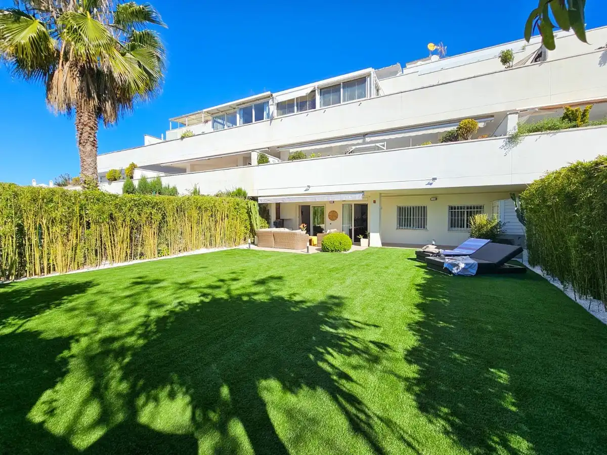 Jardí de Apartament de lloguer en Marbella amb Aire condicionat, Moblat i TV