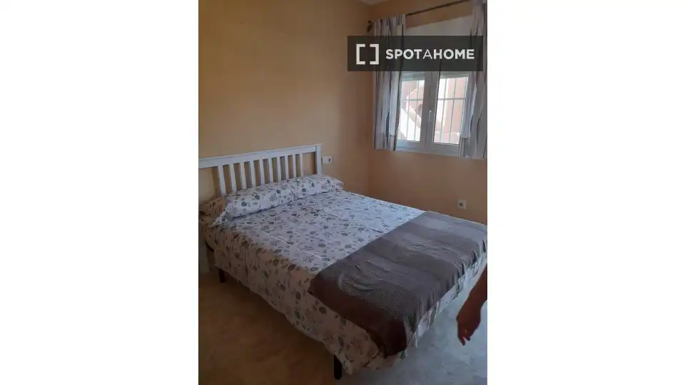 Dormitori de Apartament per a compartir en Manilva amb Aire condicionat, Terrassa i Moblat