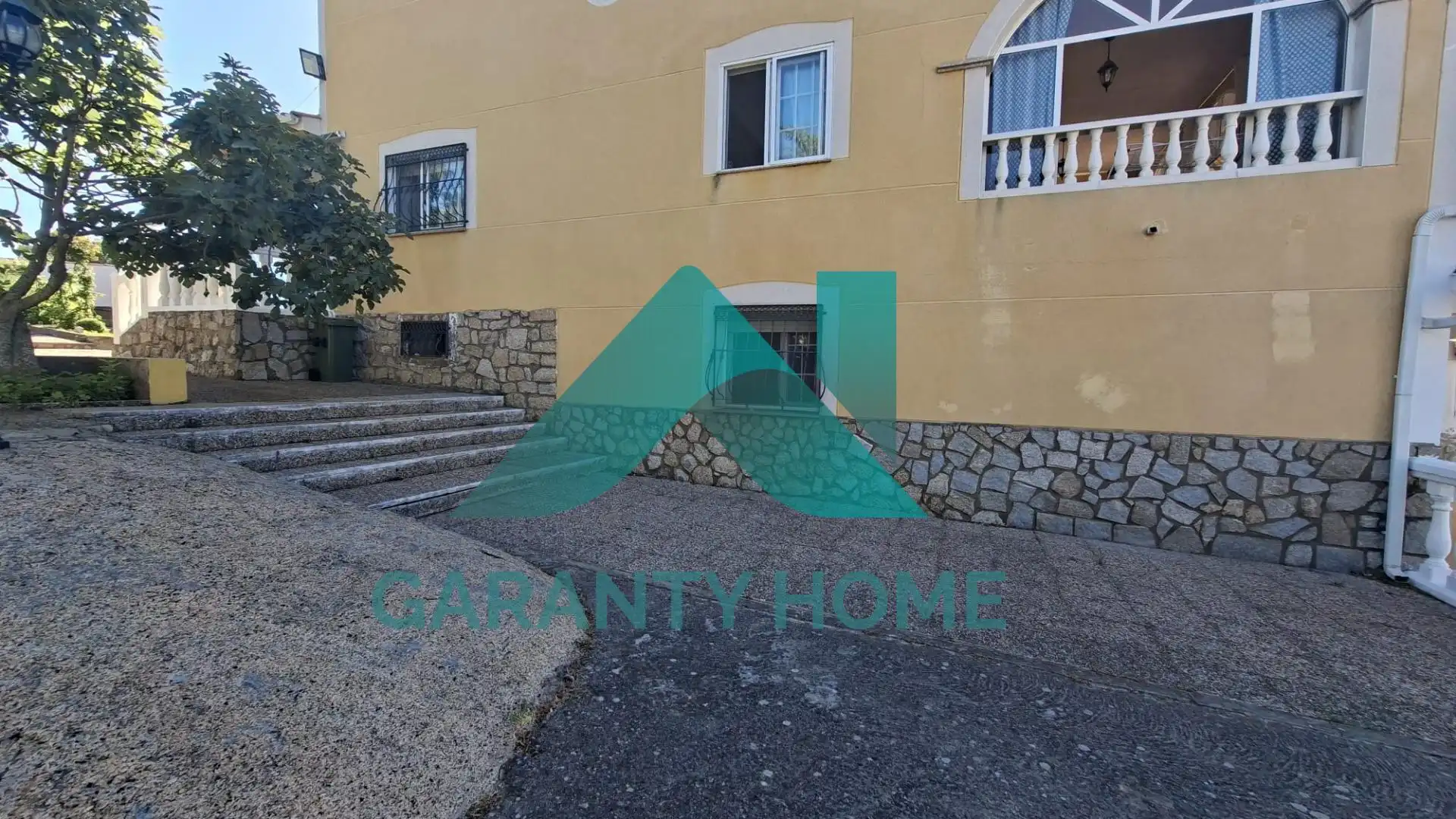 Vista exterior de Casa o xalet en venda en Malpartida de Cáceres amb Calefacció, Jardí privat i Traster