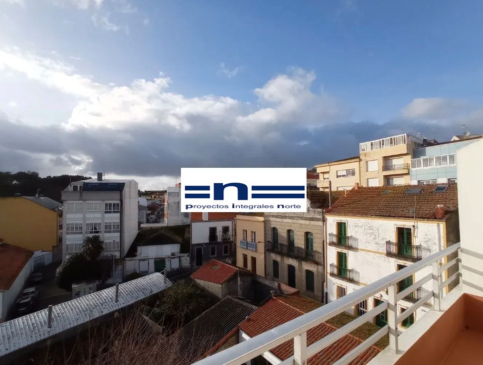 Vista exterior de Pis en venda en Ponteceso amb Terrassa i Moblat