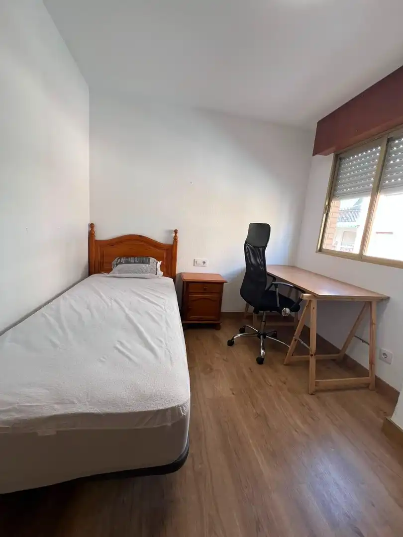 Dormitori de Apartament de lloguer en Almería amb Aire condicionat i Moblat