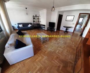 Sala d'estar de Pis de lloguer en Salamanca Capital amb Calefacció i Moblat