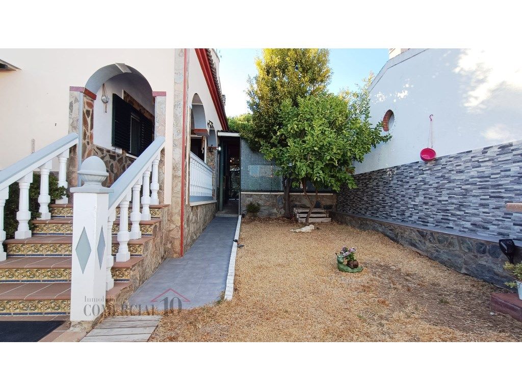Vista exterior de Casa o xalet en venda en Badajoz Capital