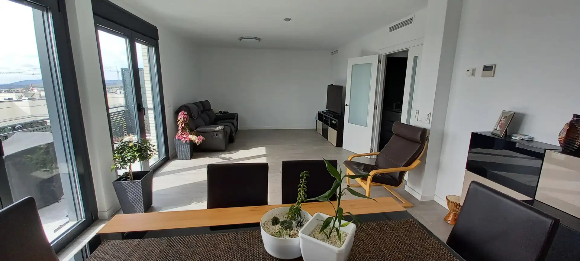 Wohnzimmer von Einfamilien-Reihenhaus zum Verkauf in Colmenar Viejo mit Klimaanlage, Heizung und Privatgarten