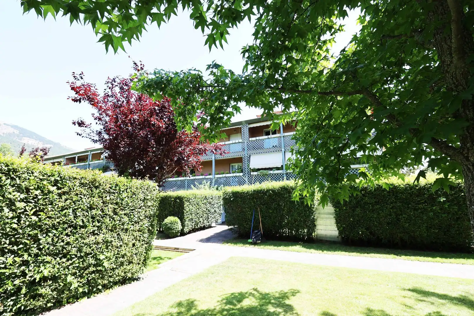 Vista exterior de Dúplex en venta en San Lorenzo de El Escorial con Calefacción, Terraza y Piscina comunitaria