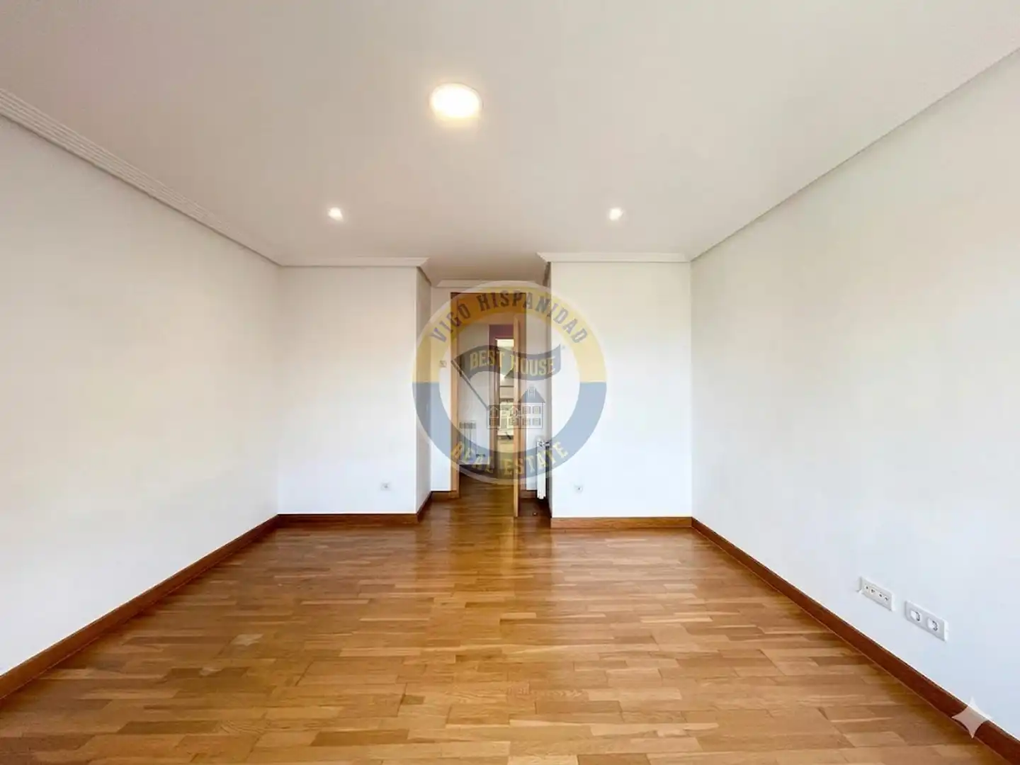 Sala d'estar de Apartament en venda en Vigo  amb Calefacció i Traster