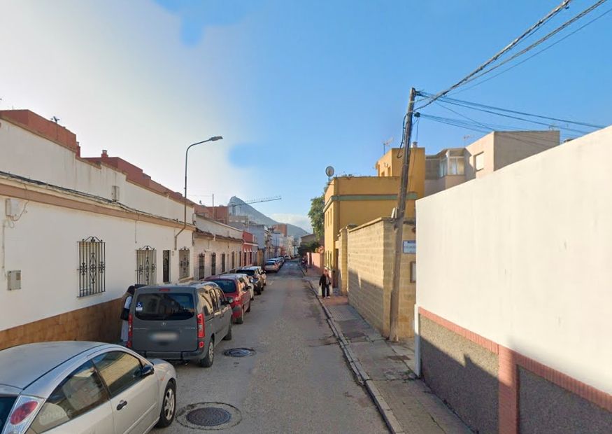 Vista exterior de Casa adosada en venda en La Línea de la Concepción