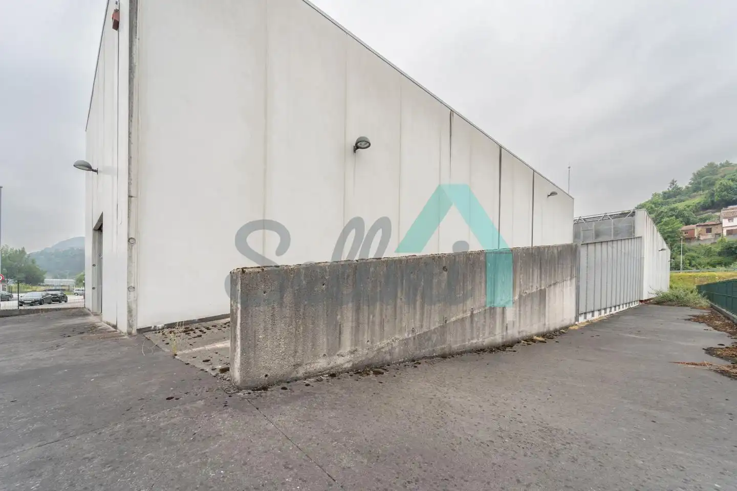 Vista exterior de Nave industrial en venta en Oviedo 