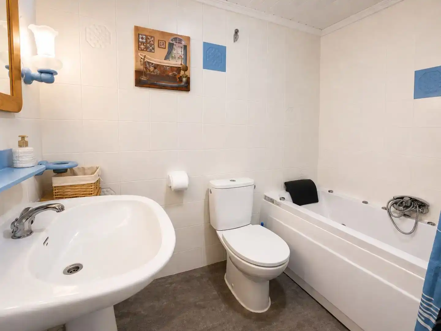 Badezimmer von Wohnung zur Miete in Cullera mit Klimaanlage, Schwimmbad und Balkon