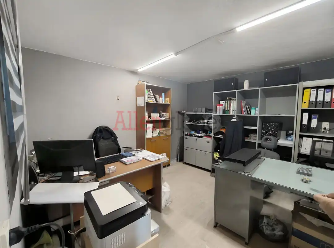 Nave industrial en venta en Illas