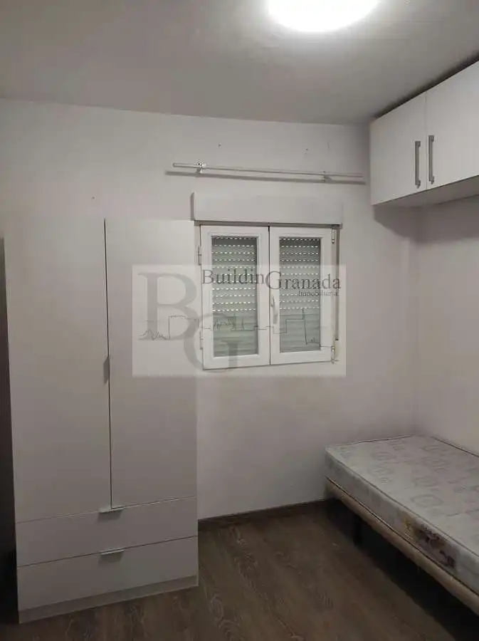 Habitación de Ático de alquiler en Granada con Calefacción, Amueblado y Microondas