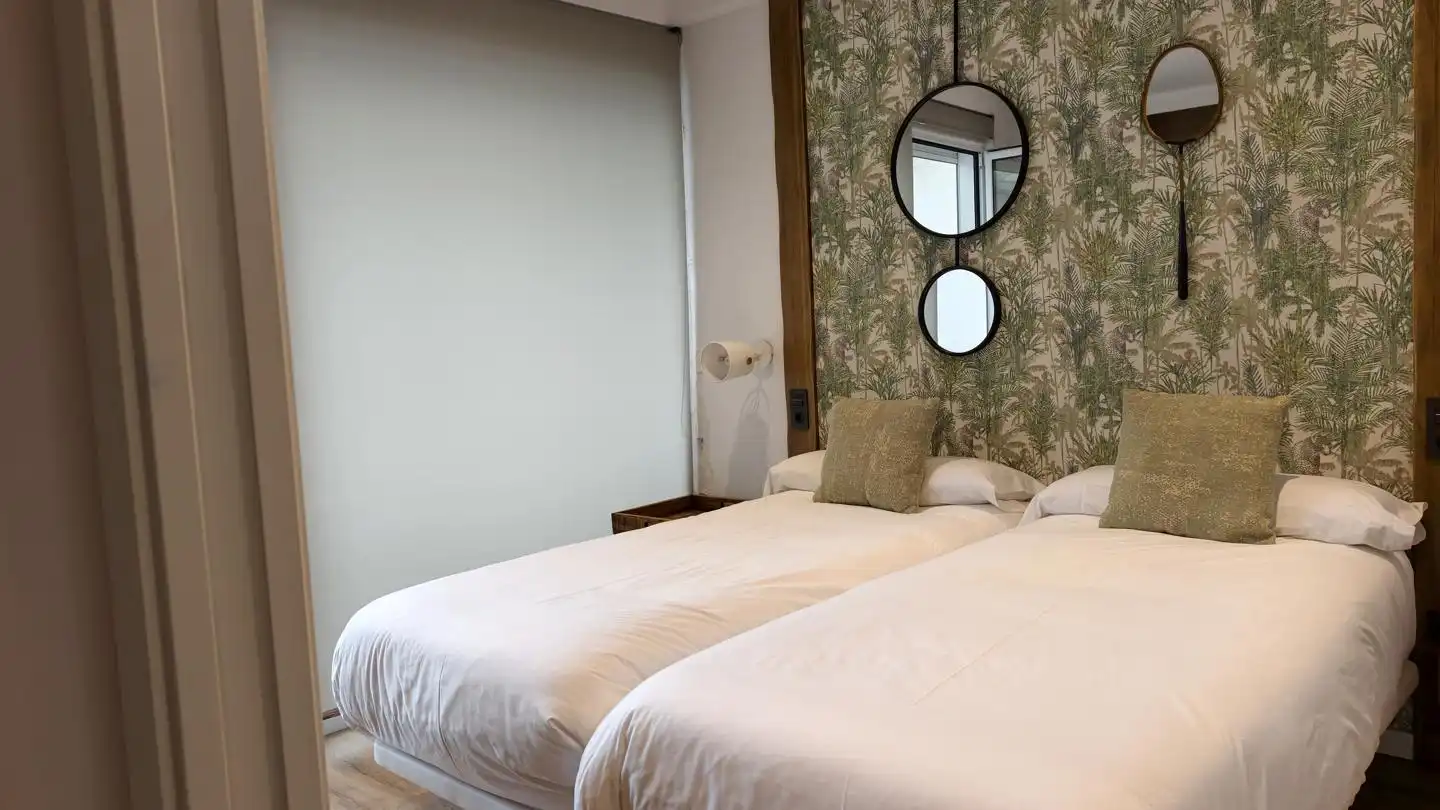 Schlafzimmer von Wohnung zum Verkauf in Santiago de Compostela  mit Heizung und Abstellraum