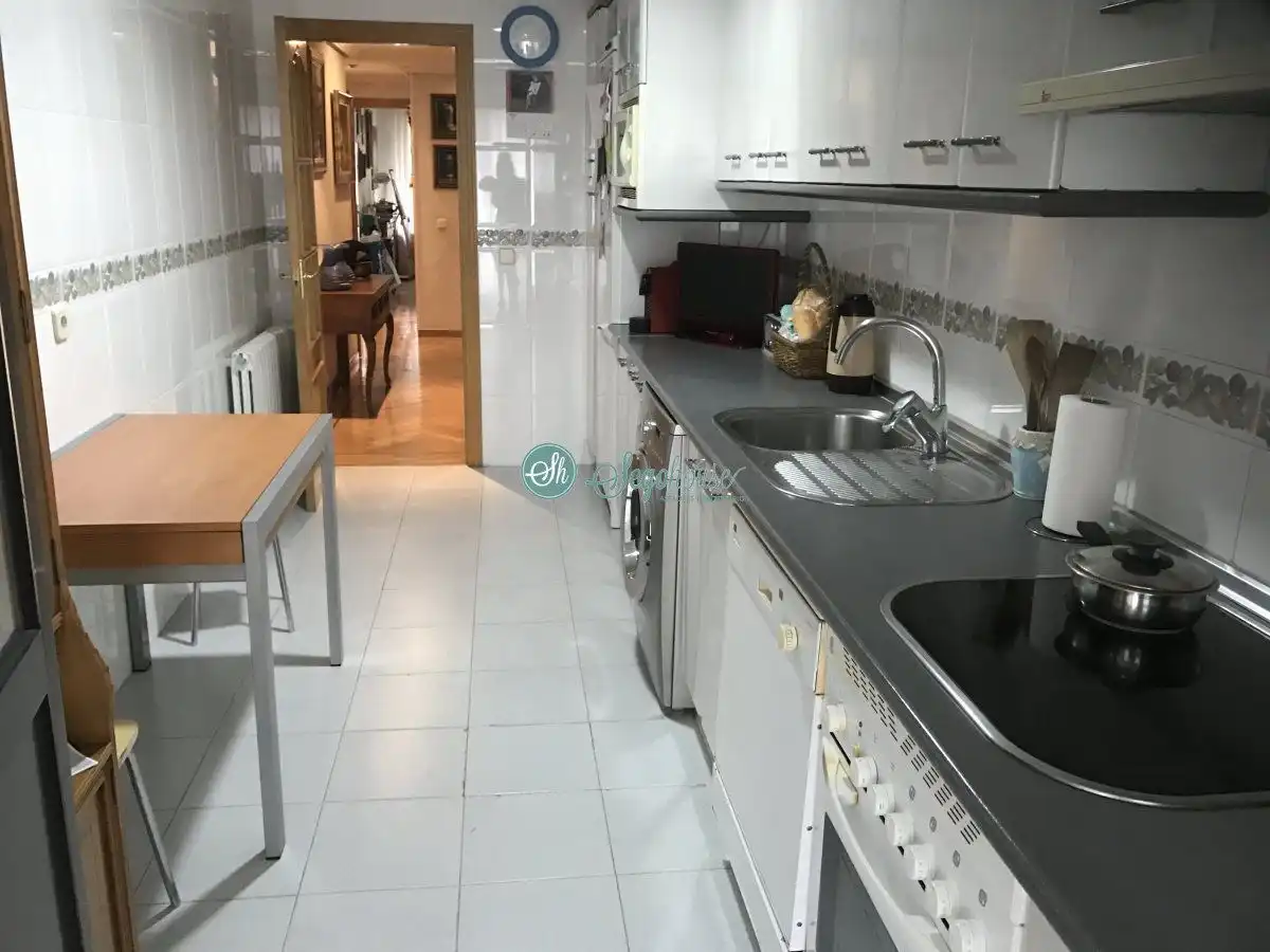 Cuina de Pis en venda en Segovia amb Calefacció, Parquet i Terrassa